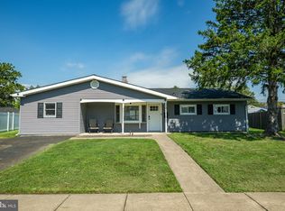 48 Beechtree Rd, Levittown, PA 19057
