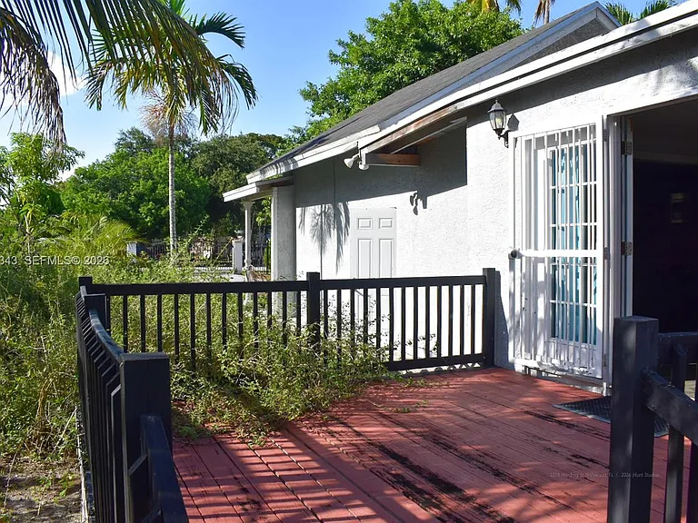 2218 N Harding St — Photo 23