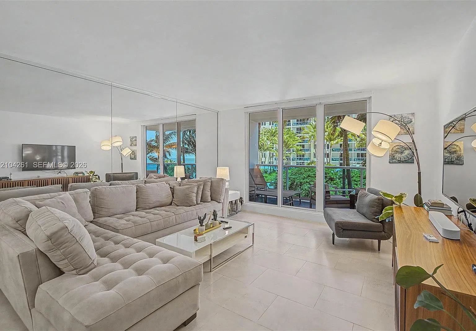 Roney Palace Condo — Photo 3