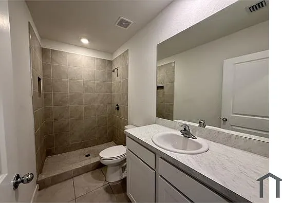 517 NE 1st Dr — Photo 8