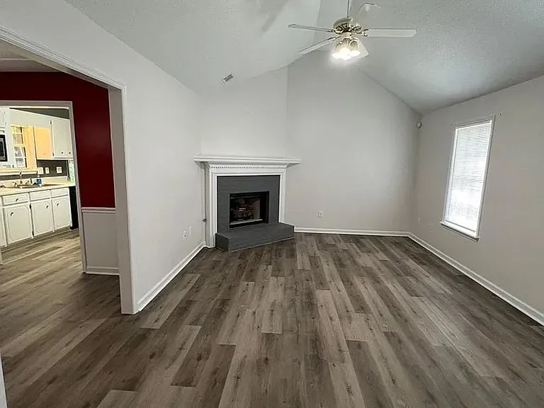2945 Pointewest Dr — Photo 2