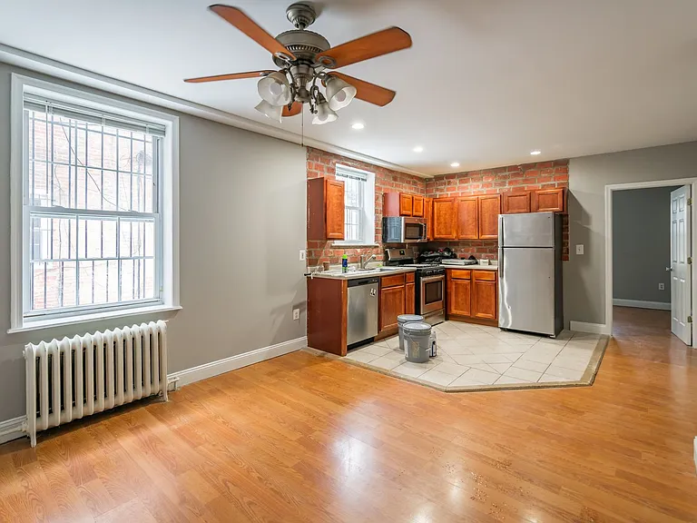 2123 Spring Garden Street — Photo 6