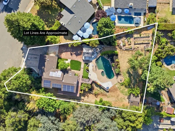 121 Prospector Ct, Folsom, CA 95630