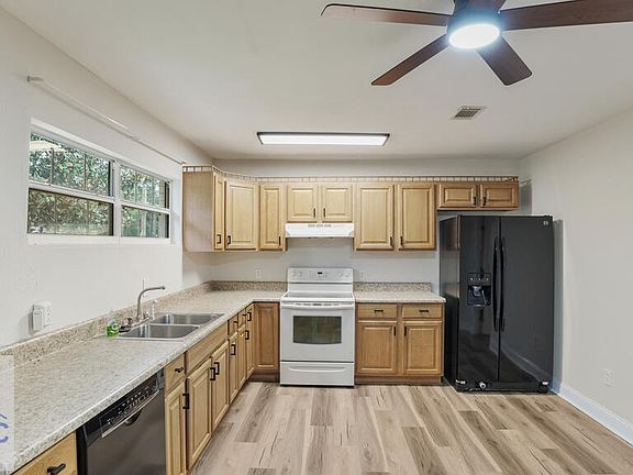 3rd image of 508 Cedar St