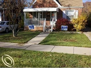 1st image of 832 Moran Ave