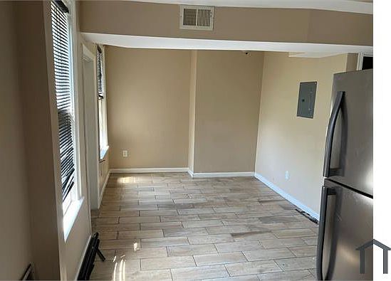 4th image of 13 Crawford St #2