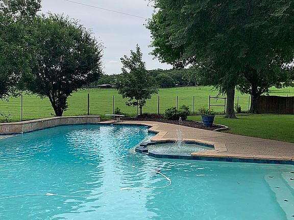 4th image of 305 Preakness Cir