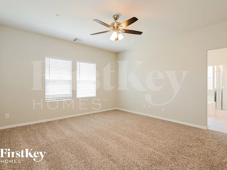 838 N Water St — Photo 11