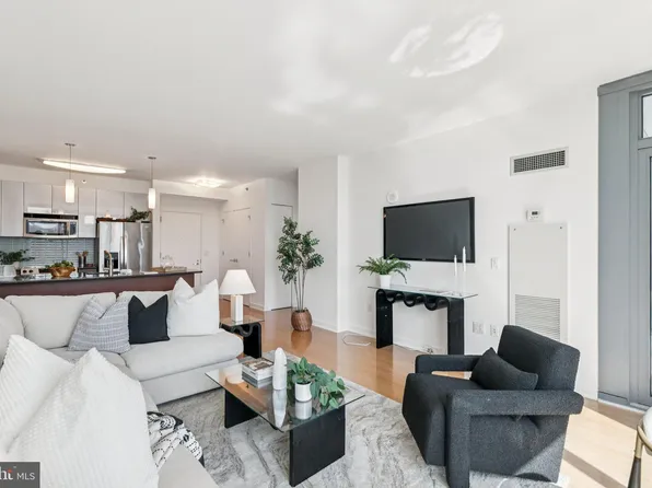 2101 Market St Unit 1205, Philadelphia, PA 19103