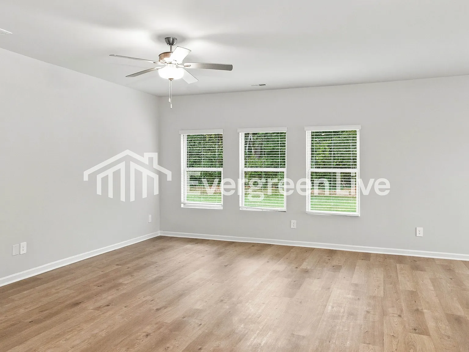 4 bed, 2.5 bath, 2065 sqft, $1,800 — Photo 2