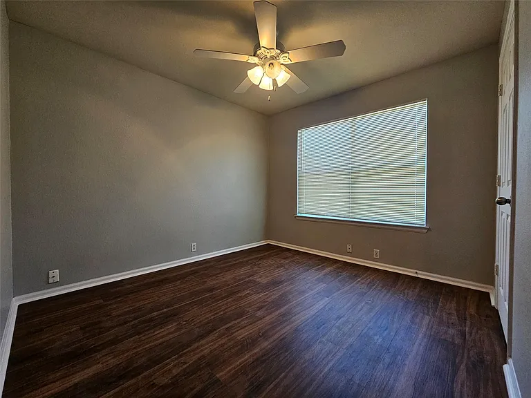 580 Hometown Pkwy — Photo 29