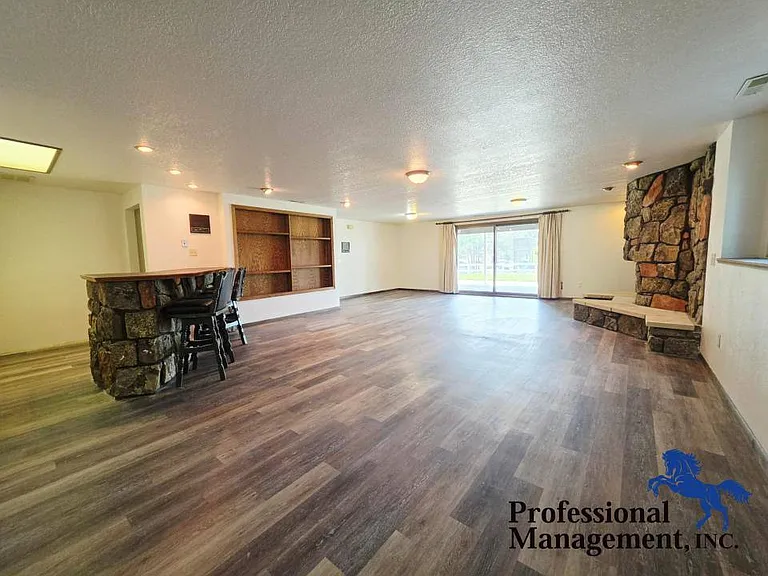 618 Sahara Dr — Photo 2