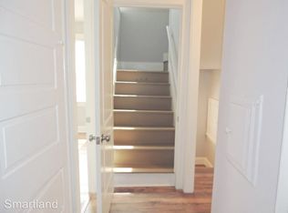 2120 Rossmoor Rd, Cleveland Heights, OH 44118