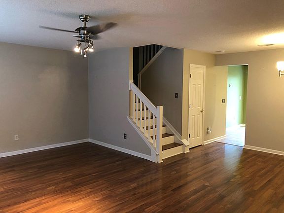 5th image of 701 Elm Hall Cir