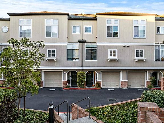 2nd image of 805 Emerald Bay Ln