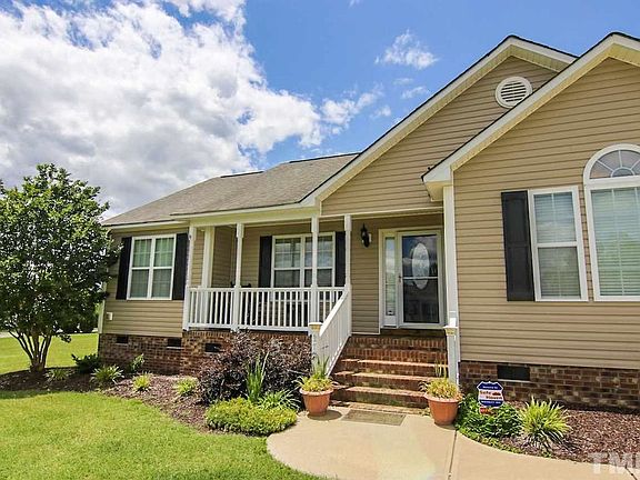 2nd image of 27 Ascott Cir