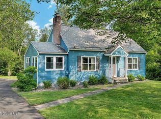 34 Troy Rd, East Greenbush, NY 12061