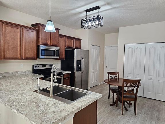 4th image of 383 Servia Dr