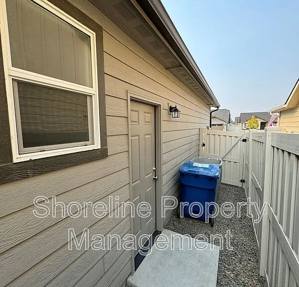 511 Diamond Lake St — Photo 25