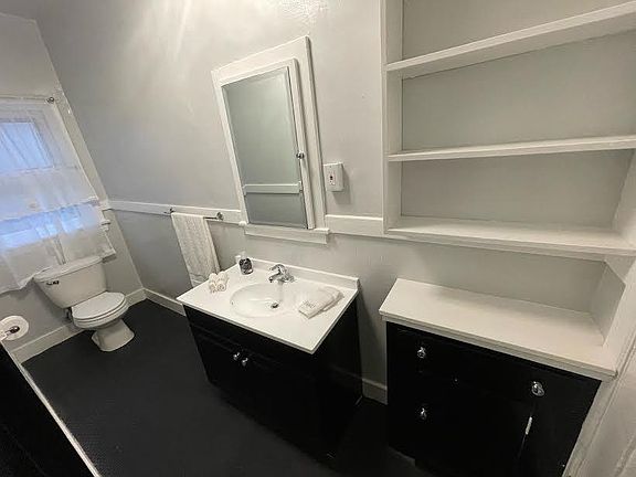 5th image of 526 N Orange Dr #526