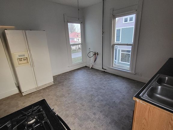 5th image of 325 N 11th St APT 3