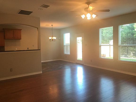 4th image of 1010 Shelborn Dr