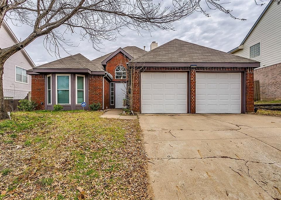 1st image of 725 Lionel Way