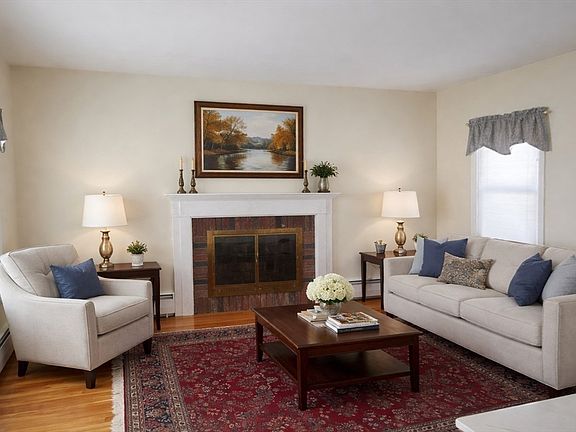 4th image of 8 Walnut Knl