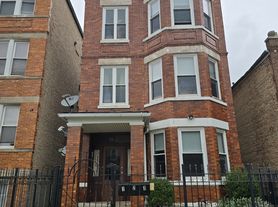 3024 W 40th St, Chicago, IL