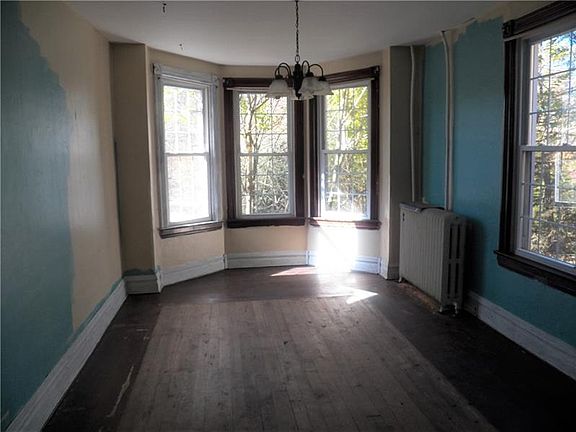 4th image of 327 3rd St