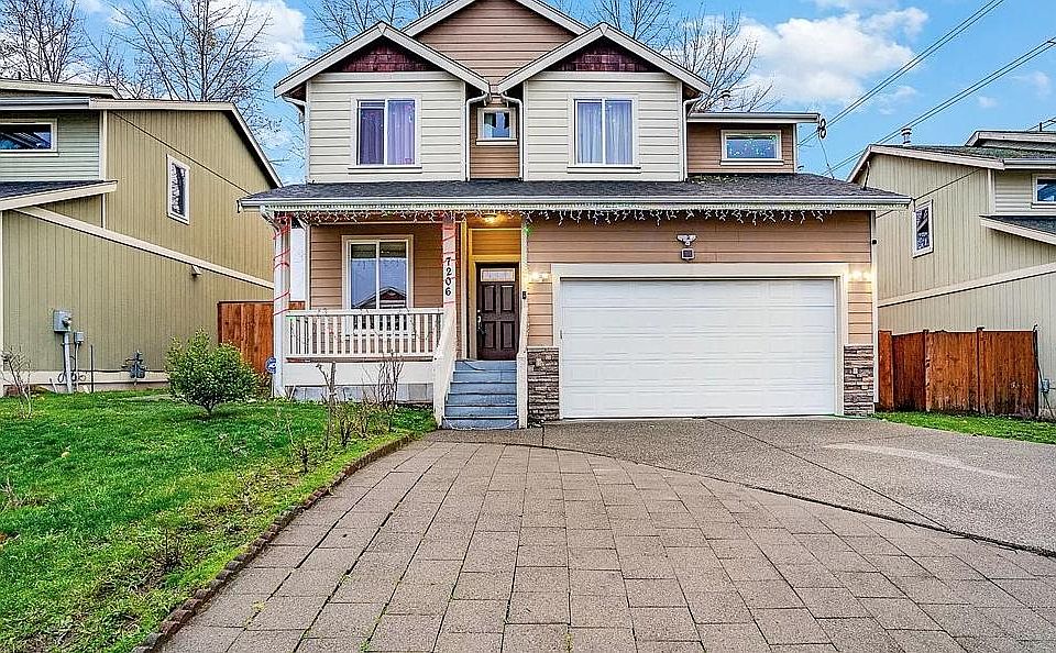 Ample of parking in front of the house