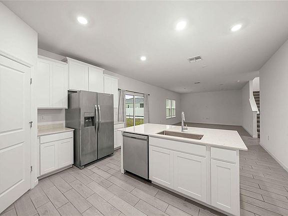 5th image of 3980 NE 34TH AVENUE