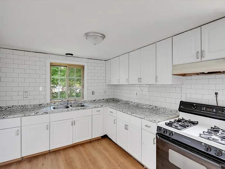 7 Clearwater St — Photo 4