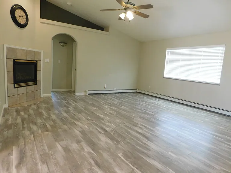 502 Garnet Dr — Photo 4