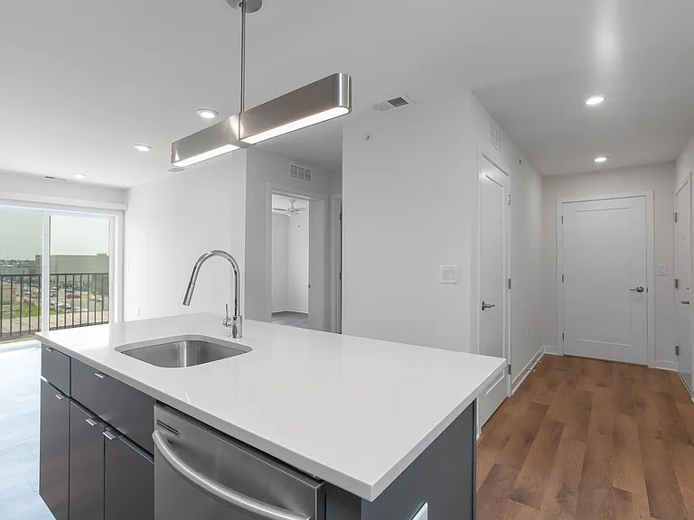 Graduate Pointe — Photo 18