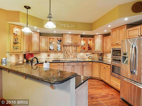 Kitchen - newly renovated w/Granite