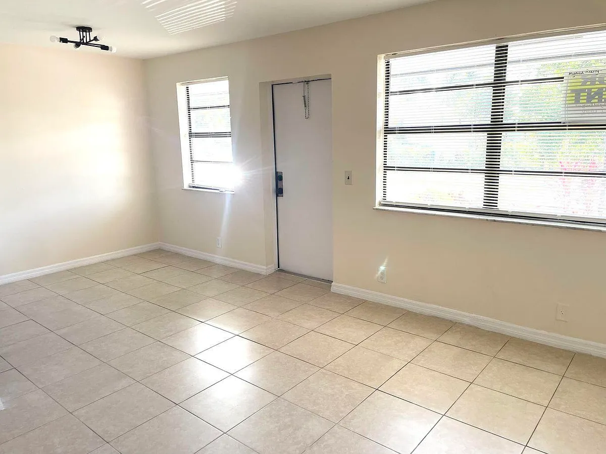 Building Photo - 1029 S D St #2