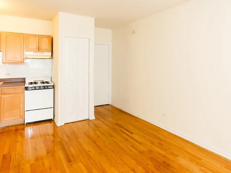 914 W Dakin St #13 — Photo 8