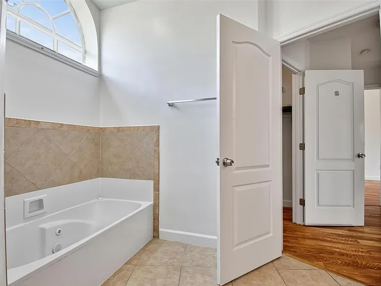231 Wellington Dr — Photo 11