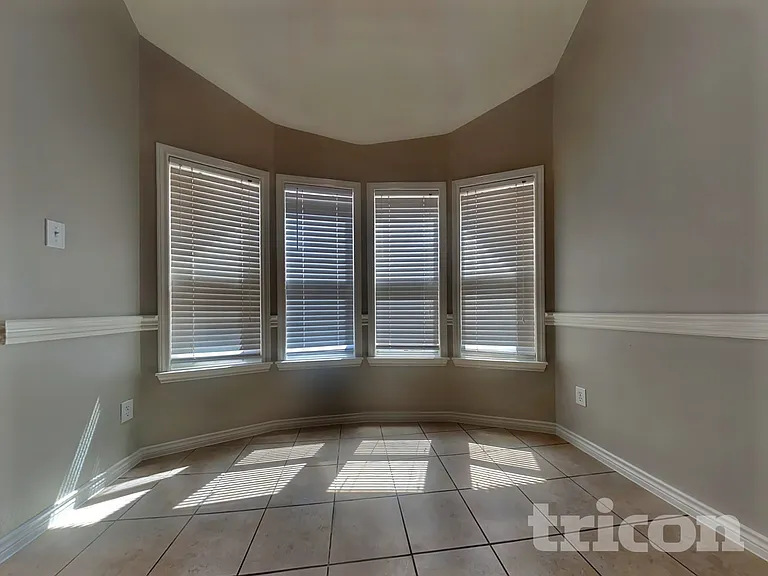 5816 Greenmeadow Dr — Photo 4