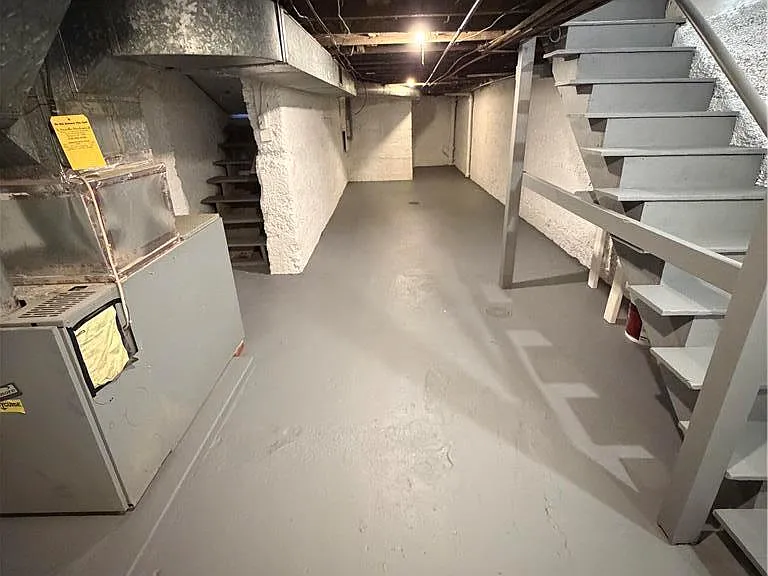 230 E Fairview St — Photo 15