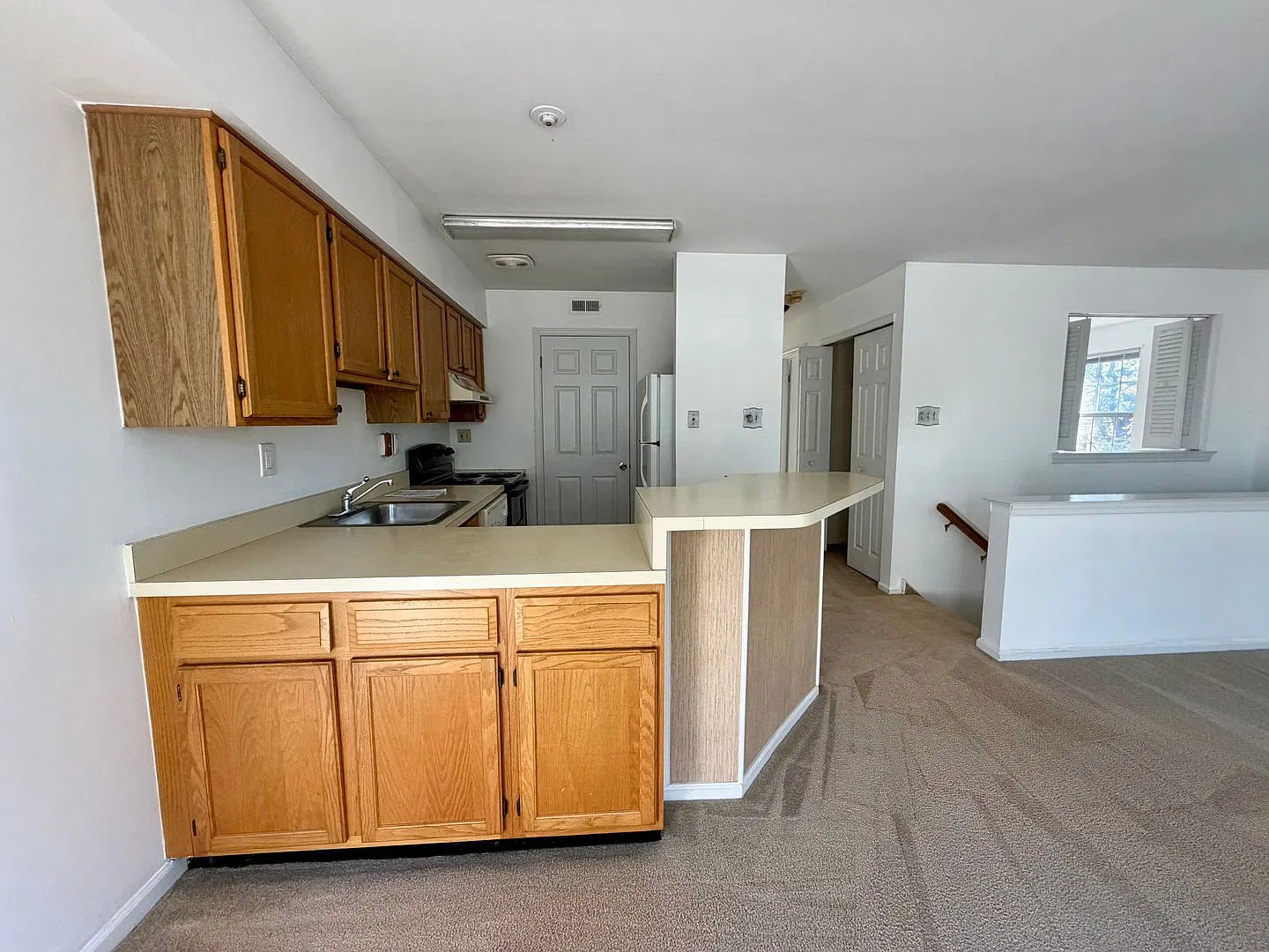 Stunning 2-Bed/2-Bath Home in Newtown! Available NOW! — Photo 4