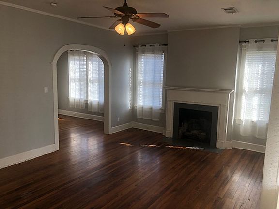 2nd image of 1120 Woodlawn St