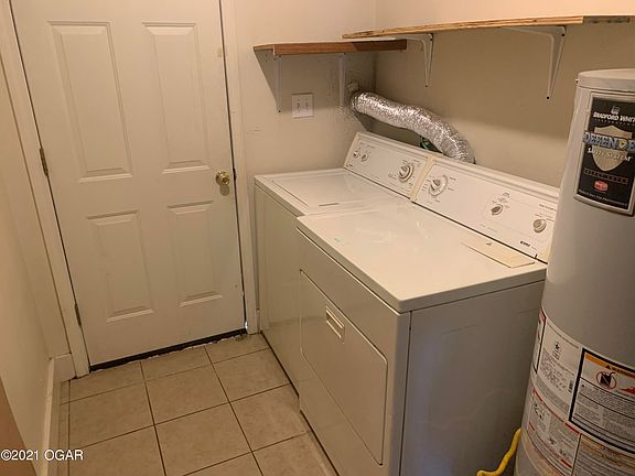 4th image of 827 W Daugherty St #W3