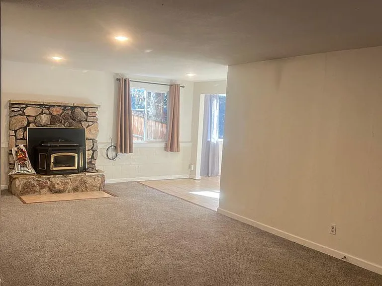 4924 Golden St — Photo 7