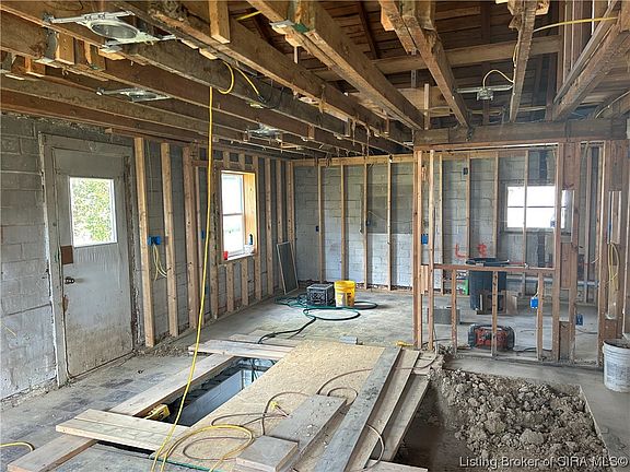 5th image of 510 E Side E Main Street