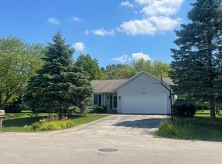 W9203 Blue Spruce Ln, Cambridge, WI 53523
