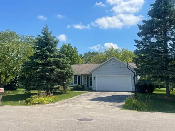 W9203 Blue Spruce Lane, Cambridge, WI 53523