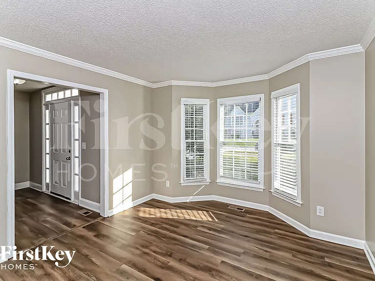 3727 Lockerbie Ln — Photo 5