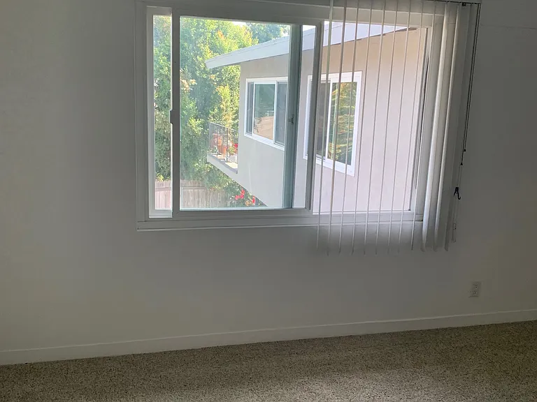 120 W Calle Crespis #C — Photo 11